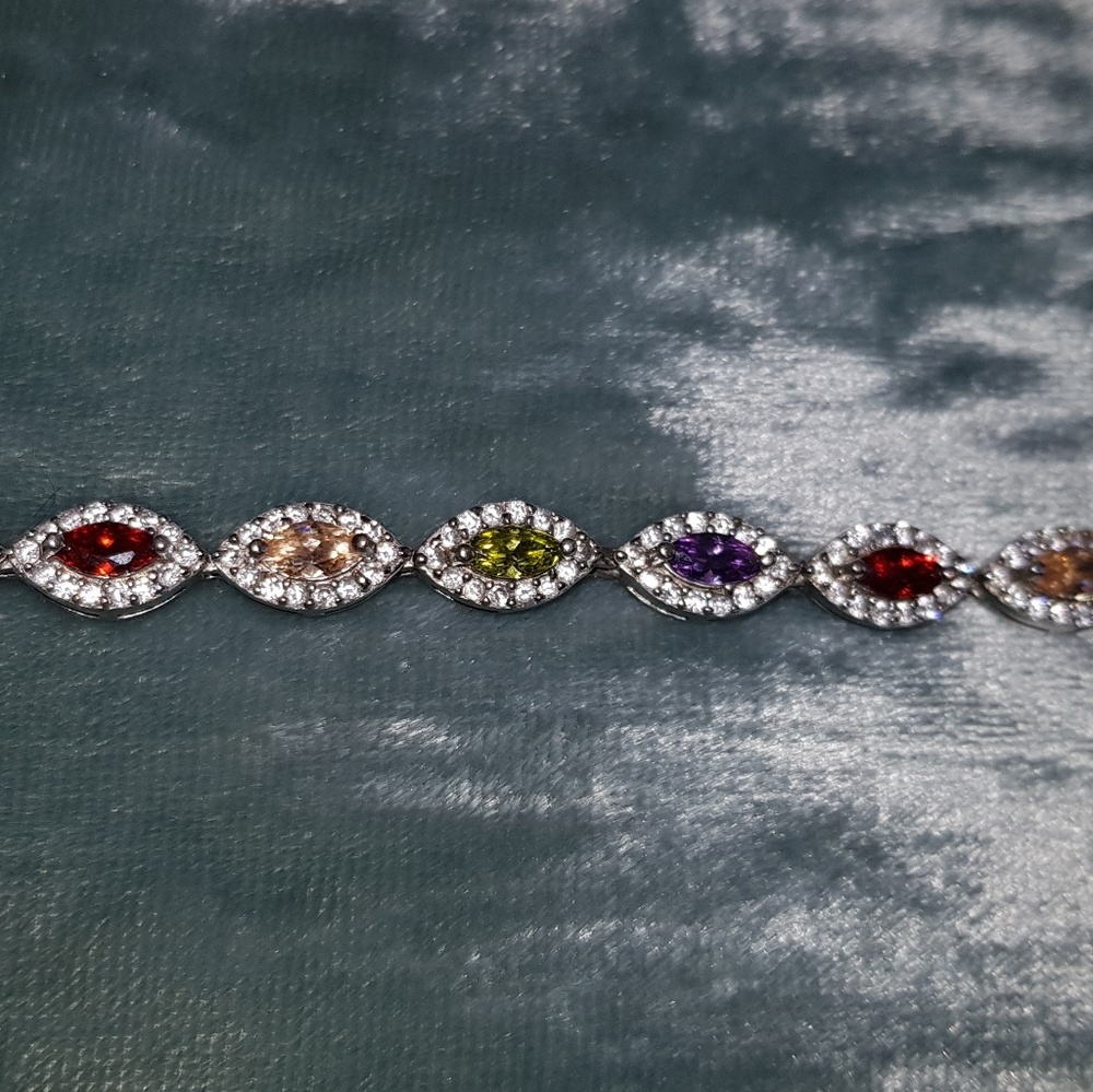 MULTICOLORED GEMSTONE BRACELET